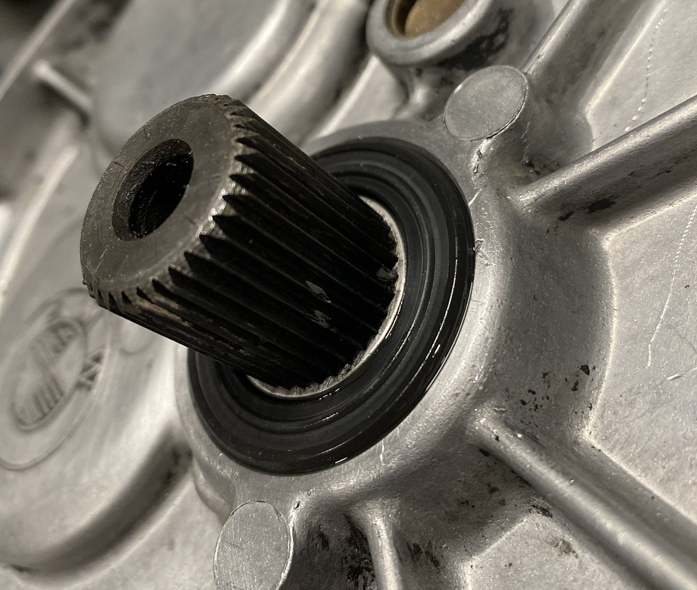 closeup of splines