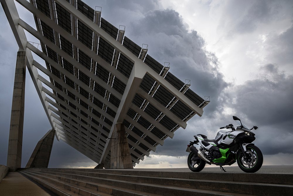 2024 Kawasaki Ninja 7 Hybrid first ride review